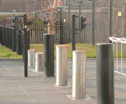 Lancaster 2 K4 crash-rated automated bollards