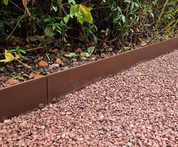 Roll-top steel landscape edging
