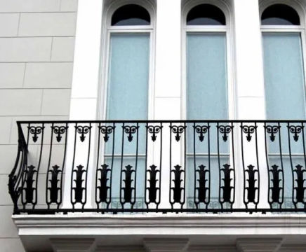 Cast iron balustrades for balconies
