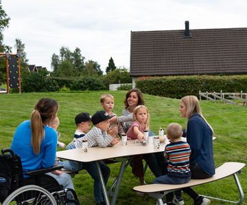 Olvon Picnic Table - wheelchair accessible outdoor HPL table