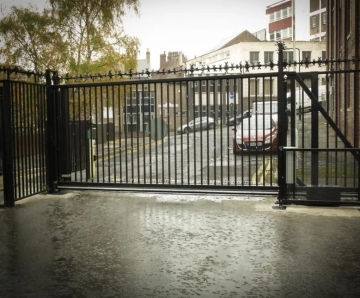 CSG 10103 sliding cantilevered gate