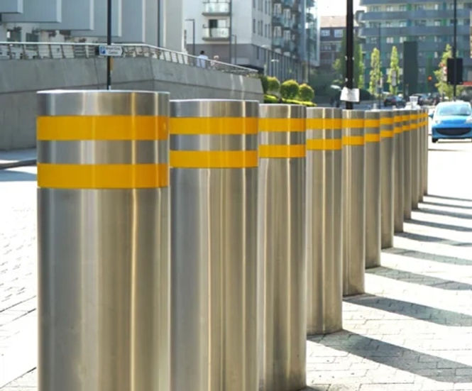 CSG 10840 and 10850 crash rated static bollards