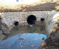 Concrete-filled bagwork for headwalls