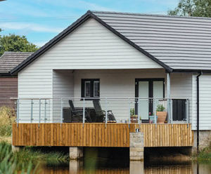 Weatherboard fibre-cement cladding with woodgrain effect