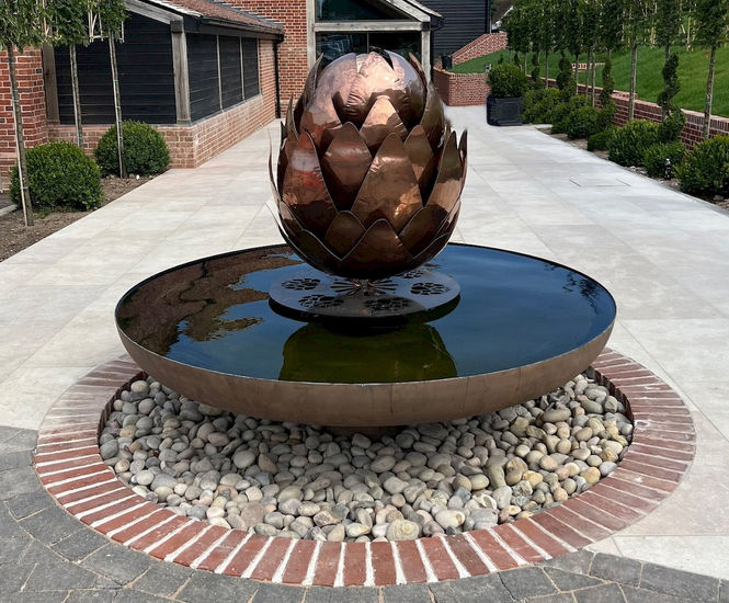 Illuminated sculptural water feature for entrance to 4* hotel