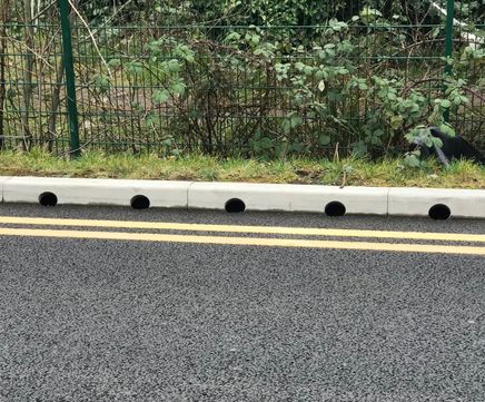 Mono Beany - one-piece combined kerb and drainage system