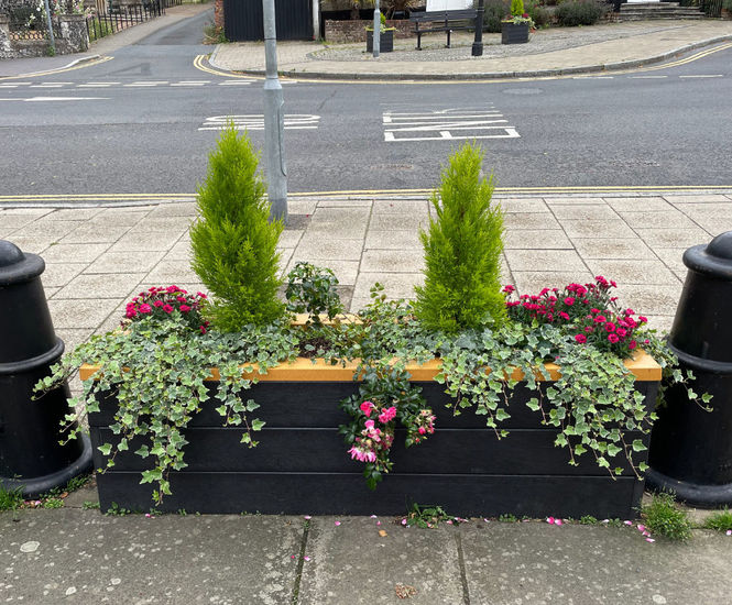 Long recycled plastic rectangular planter