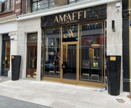 Bespoke plant pots with custom embossed logo - AMAFFI