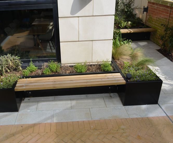 Stratum aluminium planter with integrated seating