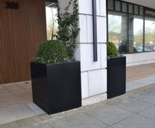 Stratum aluminium modular planters