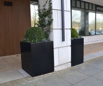 Stratum aluminium modular planters