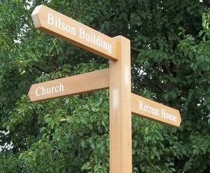Recycled Plastic Fingerpost - recycled wood-effect wayfinding sign