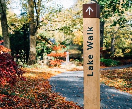 Grenadier™ - oak and aluminium waymarking post