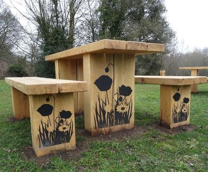 Verdyn Picnic Table - Oak outdoor table with decorative engraving