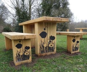 Verdyn - oak picnic table and benches with interpretive engraving
