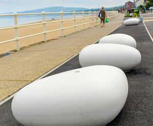 Stone Bench - multi-purpose free-shape concrete seat