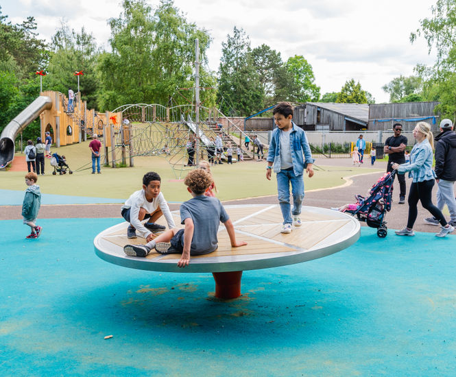 Giant spinning disc with timber boards