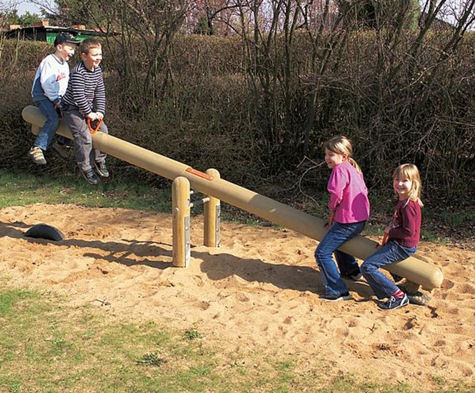 Four-seater seesaw