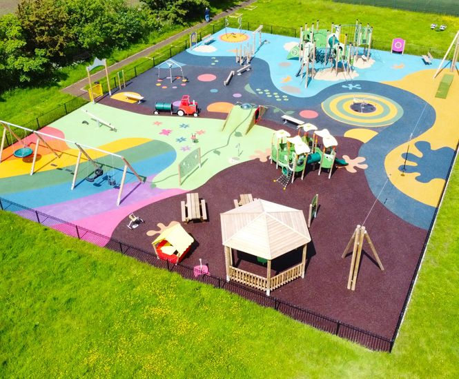 Decorative wet pour safety surfacing for play areas