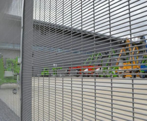 Securus Lite SR1 - steel mesh in-ground security fence