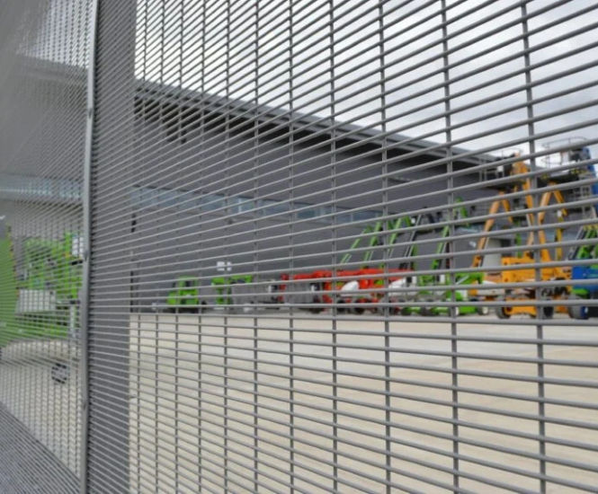 Securus Lite SR1 - steel mesh in-ground security fence