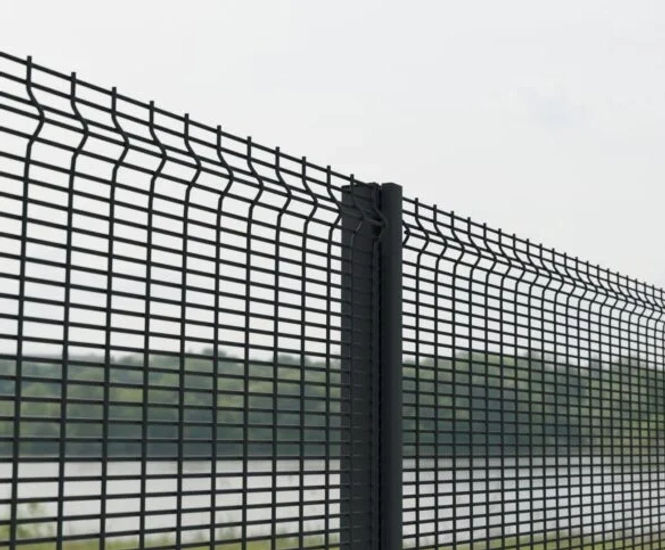 Securus Rail - steel mesh fencing for perimeter protection