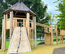 Towering multi-play system re-vitalises play at Kings Park, Stirling