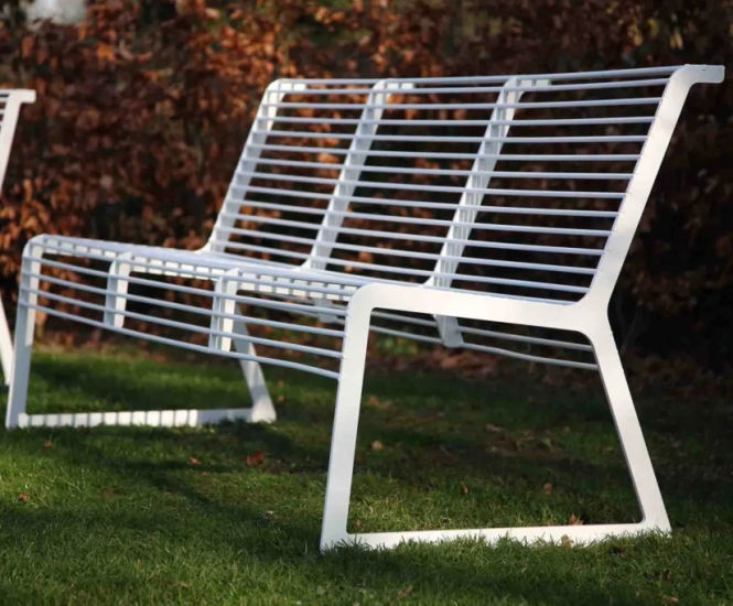 v32m - contemporary steel outdoor seat for public spaces and parks