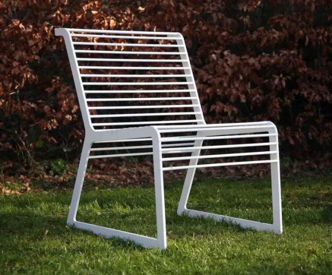 V32m - contemporary single steel chair for public spaces and parks