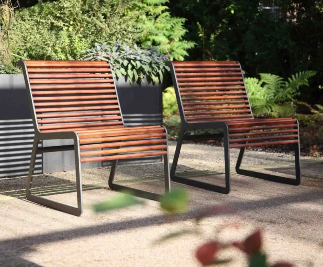 V32t - contemporary steel and hardwood outdoor chair for public spaces