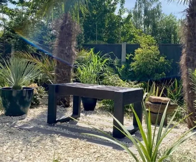 Edge Bench - recycled plastic outdoor 3-seater bench for public spaces