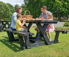 Batley - recycled plastic walkthrough easy-access 4-seater picnic table