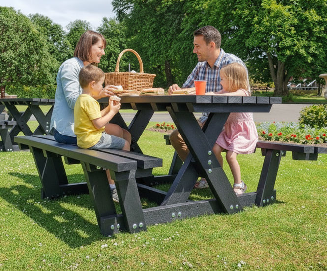 Batley - recycled plastic walkthrough easy-access 4-seater picnic table