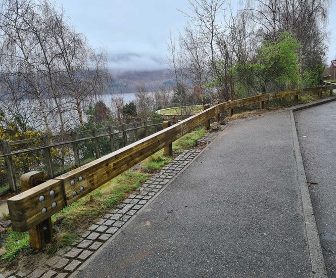 N2 BL01 crash barrier - Urquhart Castle Visitors Centre