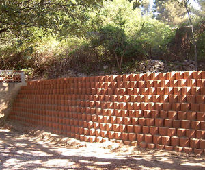 Betoplus - concrete interlocking blocks for low, curved retaining walls