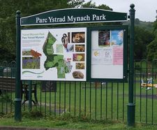 Cavalier combination display notice board and graphic panel