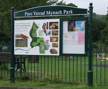 Cavalier combination display notice board and graphic panel
