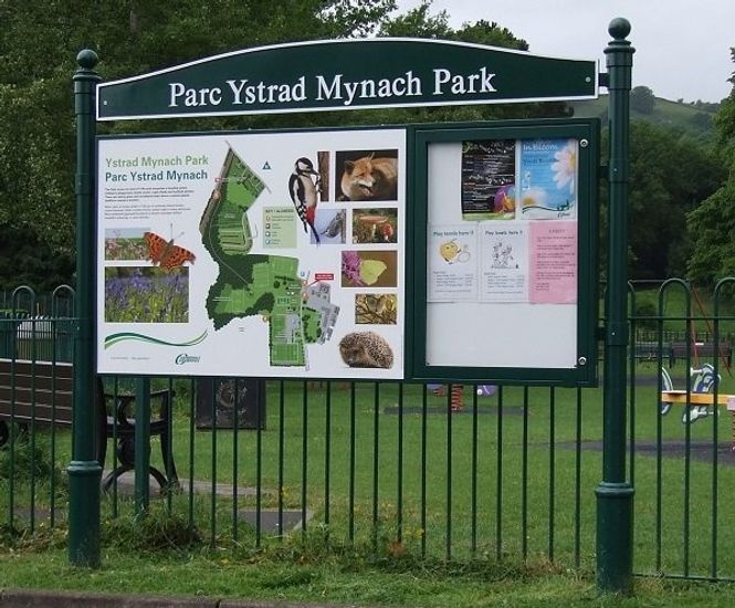 Cavalier combination display notice board and graphic panel