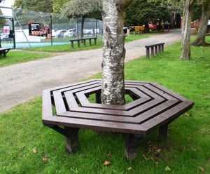 Recycled plastic hexagonal tree bench