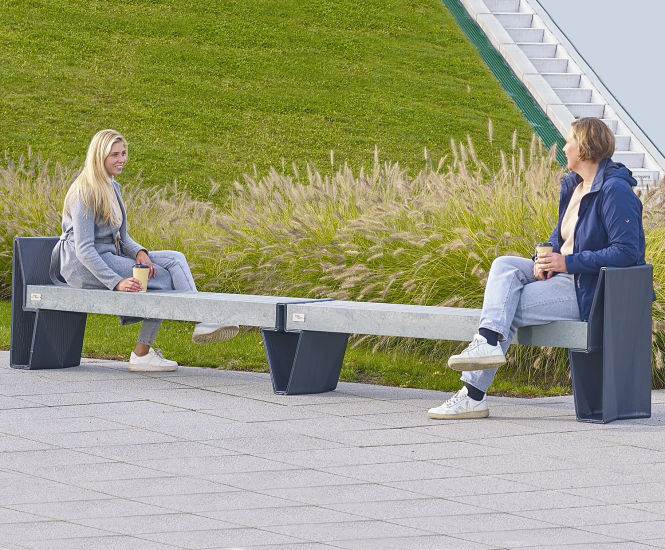 Prisma - recycled plastic bench with 3D printed legs
