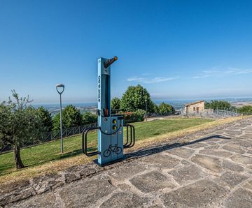 ST&GO Bike Maintenance Stand - aluminium cycle repair and pump station