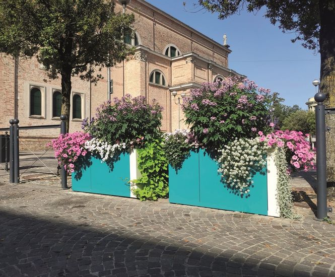 Duo - steel freestanding planters for outdoor spaces