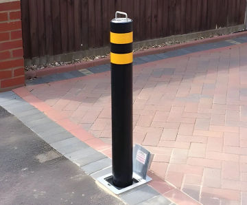 Powder coated steel telescopic bollard