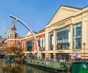 Renderbeads help transform tired facade at Waterside Shopping Centre