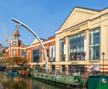 Renderbeads help transform tired facade at Waterside Shopping Centre