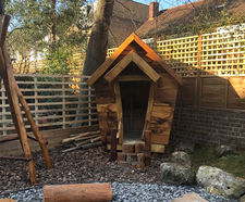 Play houses, tree houses and dens
