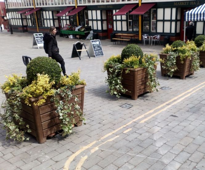 Newforest Planter - timber effect recycled plastic self-watering planter