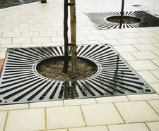 Type 1002 Sunburst square cast iron tree grille
