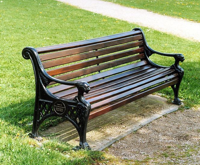 Type 590 cast iron bench with ornamental lions head embellishment