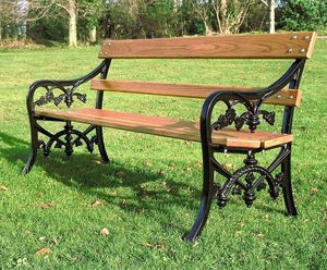 Type 571 heritage cast iron bench with timber slats